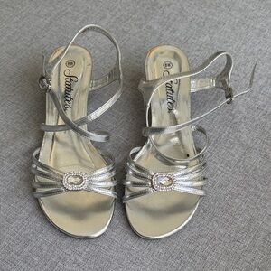 Women's Silver Strappy Rhinestone Sandals sz 8W